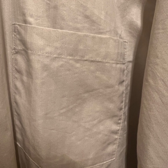 Van Heusen Men’s Dress Shirt. Size 16, 32/33.  Regular Fit. - Picture 9 of 10